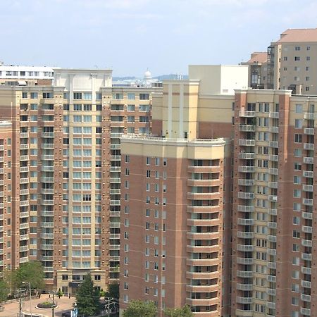 Crystal Quarters Corporate Housing At The Gramercy Arlington Chambre photo