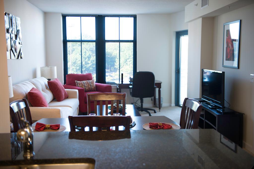 Crystal Quarters Corporate Housing At The Gramercy Arlington Chambre photo